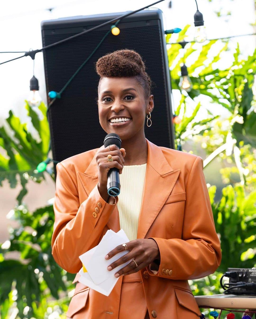 WHO WHAT WEARさんのインスタグラム写真 - (WHO WHAT WEARInstagram)「The style in @insecurehbo season 4? Everything and more. Tune in to our Happy Hour on IG Live today at 4 p.m. PT/7 p.m. ET (set those reminders!) for a conversation with stylist and costume designer for the show, @shionat, to discuss the looks on this season and more. Photos: Merie W. Wallace/HBO」5月29日 2時17分 - whowhatwear