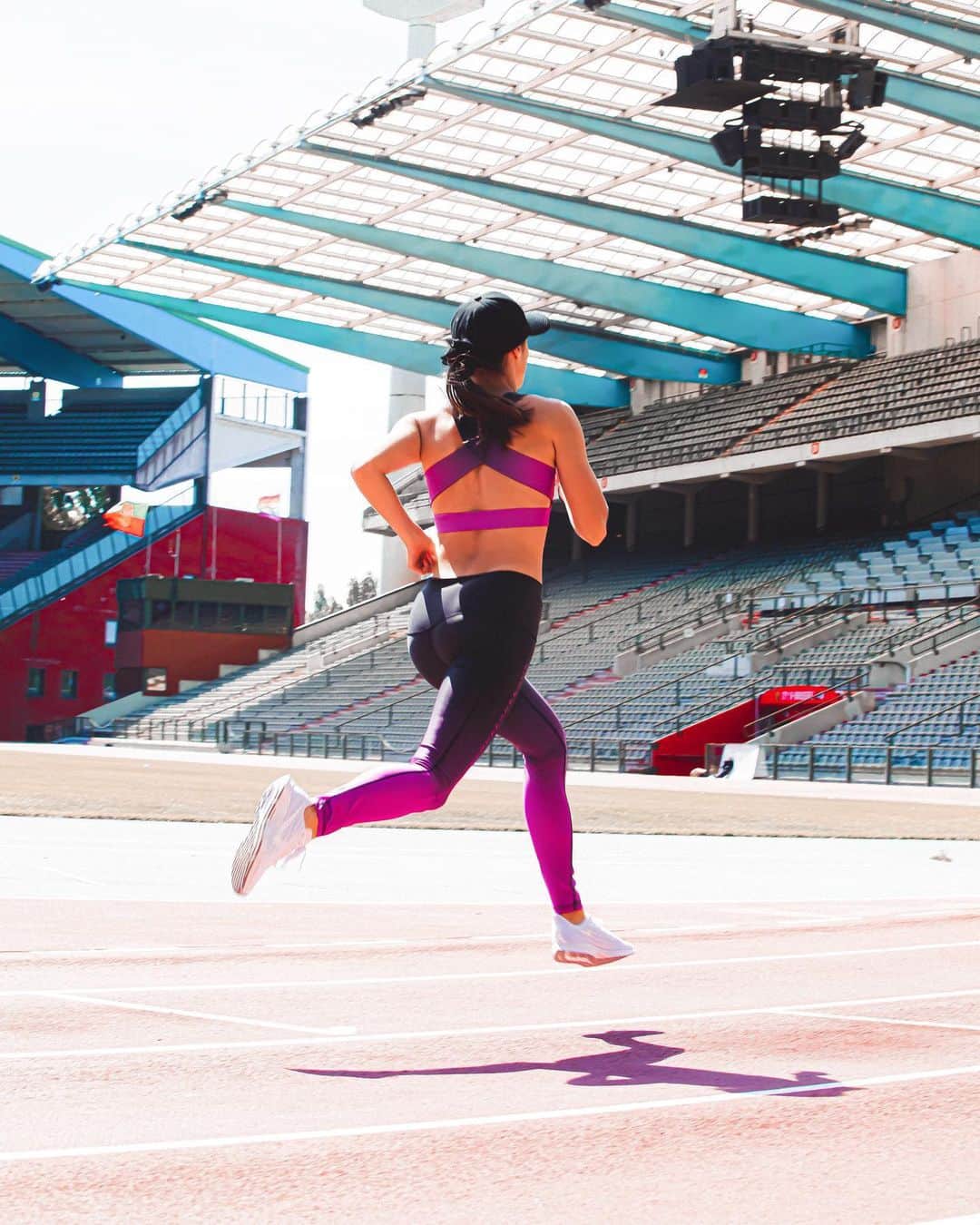Camille LAUSさんのインスタグラム写真 - (Camille LAUSInstagram)「Working out in my favorite stadium 🤩  Looking forward to competing here again 👊🏼 #kingbaudouinstadium #brussels #training #running #trackandfield #400m #rightviberighttribe #4254sport #roadtotokyo」5月29日 2時28分 - camillelaus