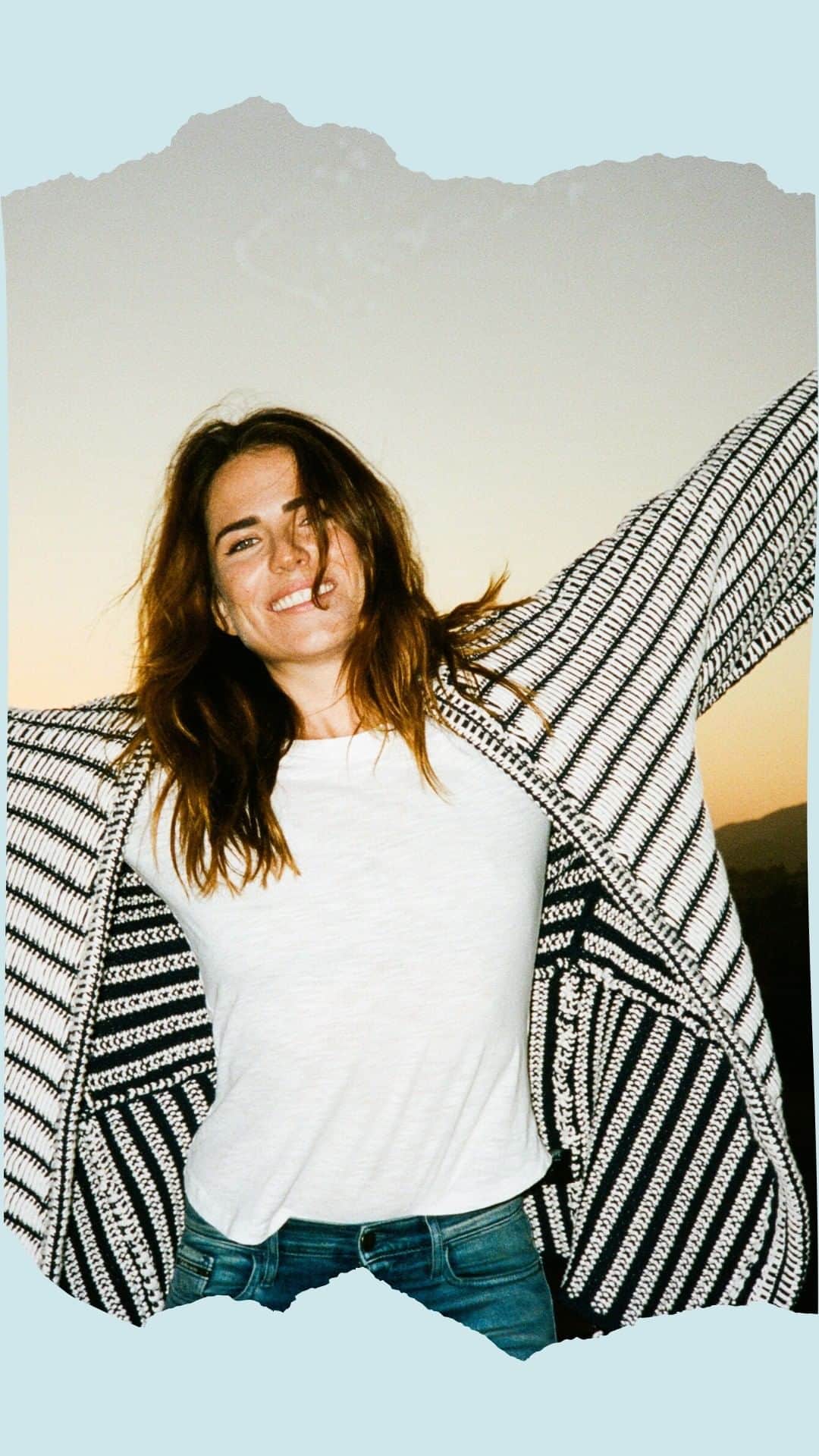 カーラ・ソウザのインスタグラム：「In this course, we’ll talk about how to move on from the past and learn from our mistakes. I share how I’ve used traumatic past experiences and turned them into opportunities of growth. And I want that for YOU! So many of you have reached out to tell me that what I am saying feels like the TRUTH and you. Want. IN! So I am gonna make it easy for you to say YES, TODAY!  The first 100 people who sign up to the course will be entered into a RAFFLE with a chance to WIN a one on one, virtual conversation with me! You can ask me anything you want about my career, my activism, or any of the challenges I’ve faced to get to where I am. Get the scoop on any of my past or upcoming projects.  This expires tonight at midnight so click the link in my bio and I will see you on the other side! #UNLEASHED」