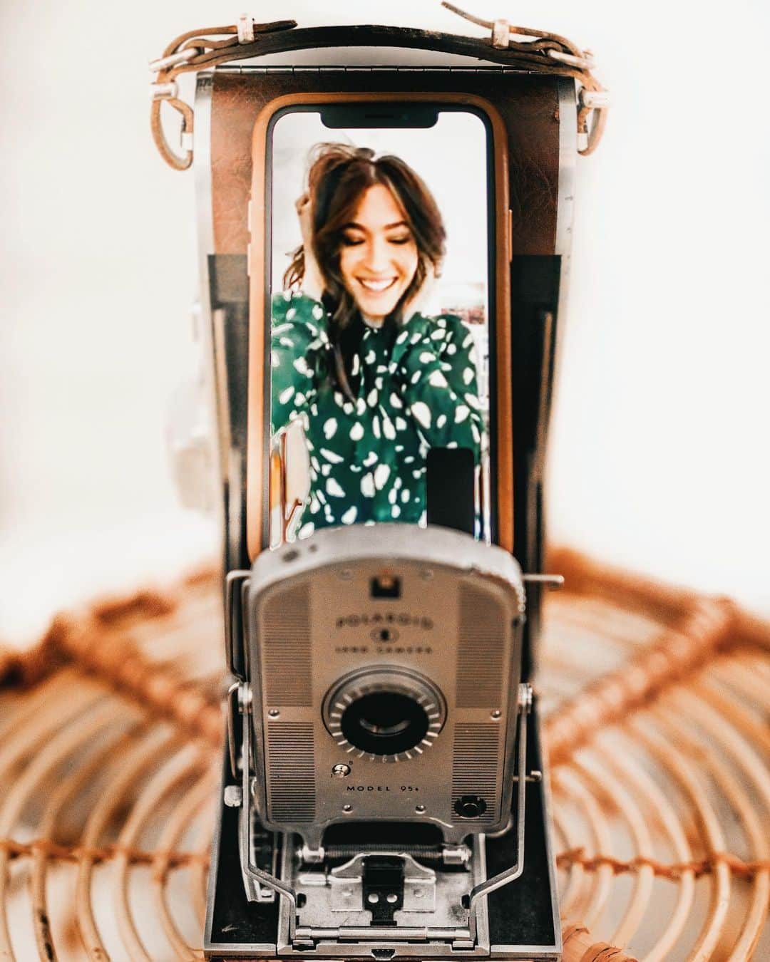 ケイト・ボイージェルのインスタグラム：「“Anxious” drops at MIDNIGHT tonight! This photo was taken mid-quarantine by the always amazing @kaylacoleslaw a couple weeks ago, and even though everything from  photoshoots to concerts are taking place over a phone right now it feels amazing to still have the opportunity to create during this weird, scary time. I can’t wait for you guys to hear this song! Thank you so much for all the incredible support! 💛 .  Today is also the last day to enter to win a video message from me and a shoutout on IG via the link in my bio! Pre-save “Anxious” on Spotify or enter your email at the link! 🎶🎵 .  https://show.co/0NE0v7R」