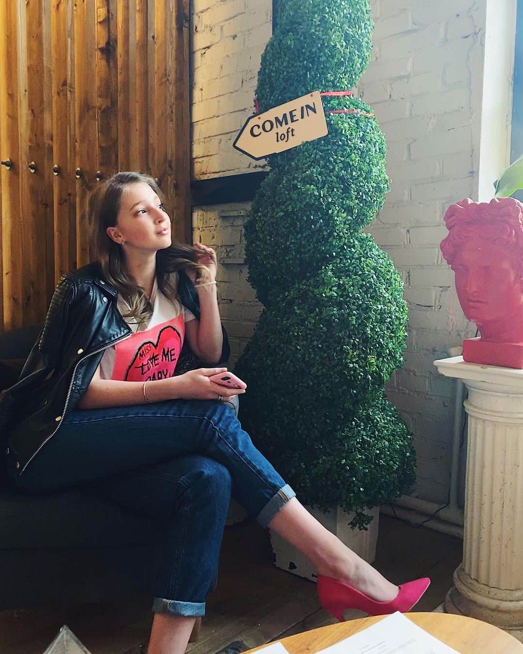 マリア・ソツコワのインスタグラム：「Пришло время добавить ярких красок🎨 #mariyasotskova  #mariasotskova  #marysot」