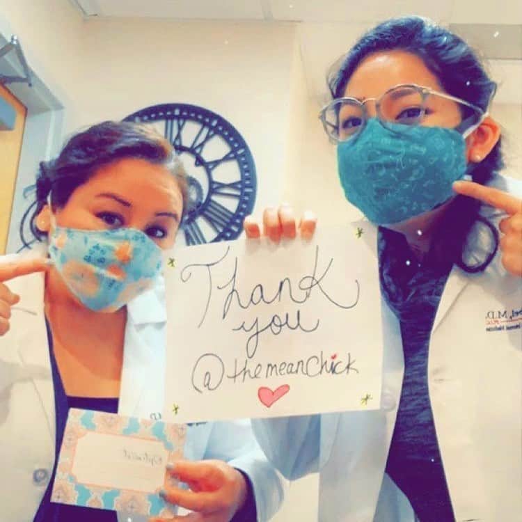 スコット・フォーリーのインスタグラム：「So proud of my wife @themeanchick. She’s taken her time and creativity and resources and put it towards making  and donating amazing face masks. It started as something for our family, then friends began asking for them, all offering to pay her for her work but she hasn’t taken a penny. She’s now had strangers, frontline workers she’s never met, reach out and request masks for their safety and she’s sent dozens all across the country. Well done babe, I’m so proud of you.」