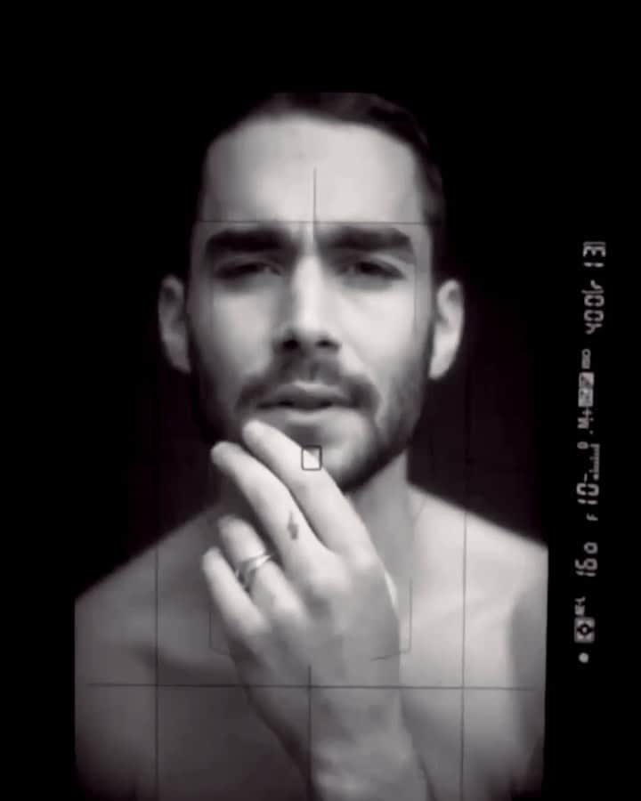 NICOLAS SIMOESのインスタグラム：「Back in the studio 📸🔥」
