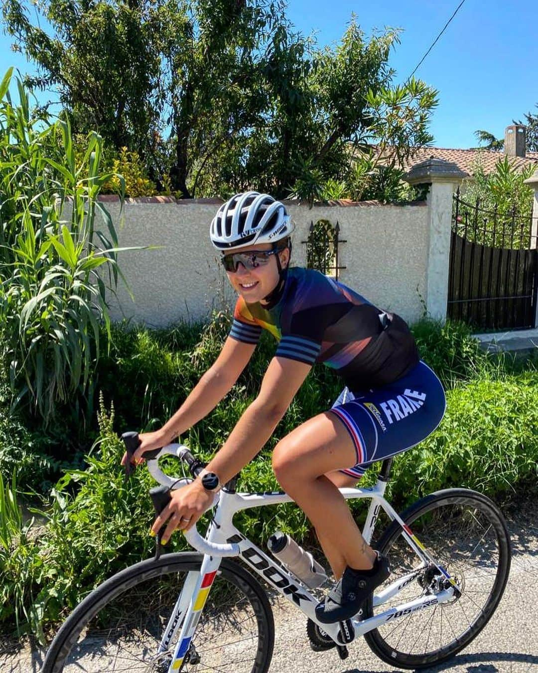 マチルド・グロさんのインスタグラム写真 - (マチルド・グロInstagram)「On the road 🚴🏻‍♀️🤪 Sooooo in love of my new road bike ! Thanks @lookcycle 😍 And soooo in love of my new adidas jersey 🥰😍 Nice day with 🌞 • • • #road #niceday #goodvibes #happygirl #athome」5月29日 2時53分 - gros_mathilde