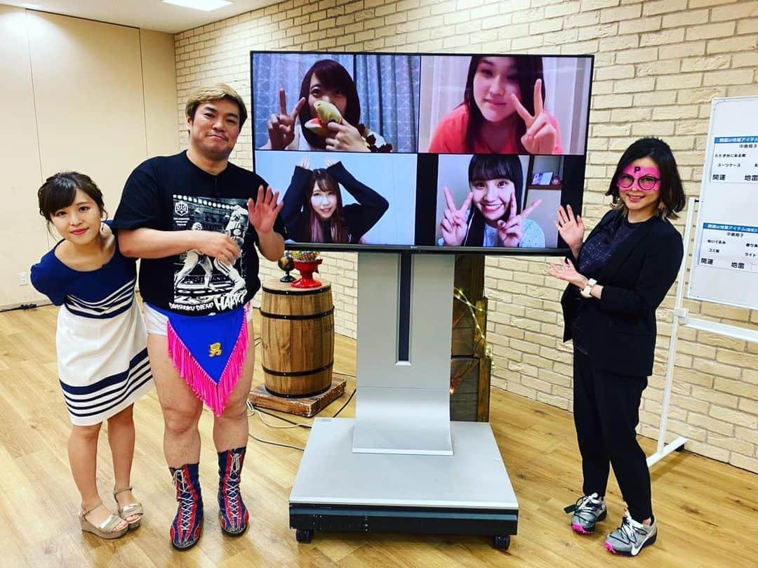 ぷりあでぃす玲奈さんのインスタグラム写真 - (ぷりあでぃす玲奈Instagram)「abema TV 木曜The NIGHT ありがとうございました😊東女のみなさん、好き放題言ってごめんね（笑）運気UP頑張ってくださいね✨  男色ディーノさん、約2年半ぶりにご一緒させて頂きましたー。  ディーノさんのコスチューム（で合ってるのかな？）といい具合にコーディネート合わせられてよかったです😜 . #abematv  #thenight  #男色ディーノ さん #山下実優　さん #瑞希　さん #中島翔子　さん #渡辺未詩　さん #柴田紗帆　さん」5月29日 2時57分 - pleiadesreina