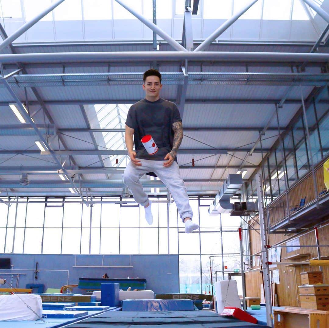 マゼル・ニューエンのインスタグラム：「Workout aminos for every kind of training. ——— Get 15% off when you use the code „MarcelFSG“ @foodspring  #training #foodspring #foodspringfamily #gymnastics #themarcelnguyen」