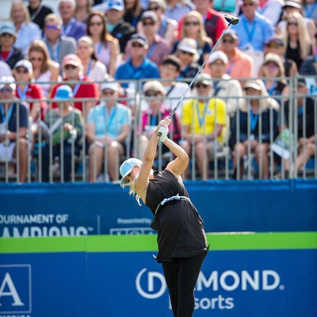 ブレア・オニールさんのインスタグラム写真 - (ブレア・オニールInstagram)「In January I was competing in the #DiamondLPGA ⛳️ Such a great throwback to look back on. I was just over six months pregnant and looking back I can’t believe I played five rounds of golf in a row and walked with that big baby bump! One of my best memories and I played well finishing in 6th place against the guys 😉📺 ❕You can catch a rerun of the final round of @diamondresorts Lpga this Sunday on @golfchannel !」5月29日 3時18分 - blaironealgolf