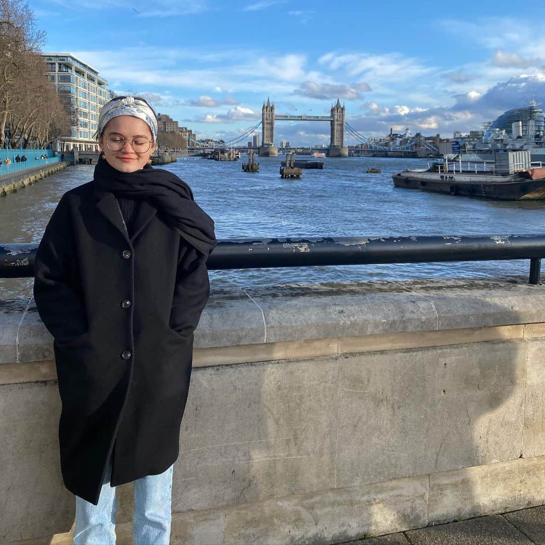 シアラ・ブラヴォのインスタグラム：「the time i almost saw london bridge. ✨」