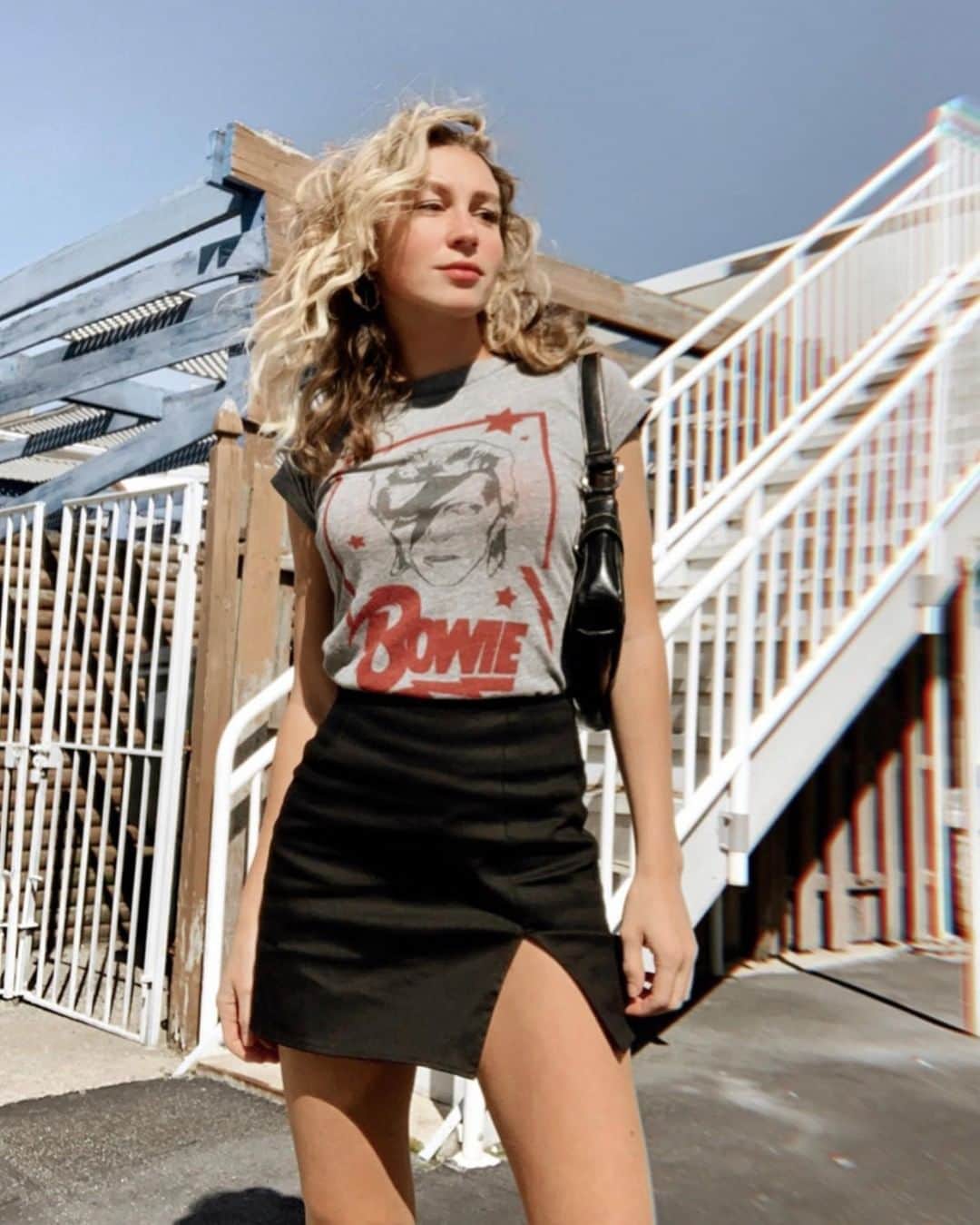 チェイサーのインスタグラム：「“I don’t know where I’m going from here, but I promise it won’t be boring” - David Bowie ⚡️❤️ @jill.chiachetti #chaserbrand #graphictee #bandtee #bowie #davidbowie #streetstyle #casualstyle」