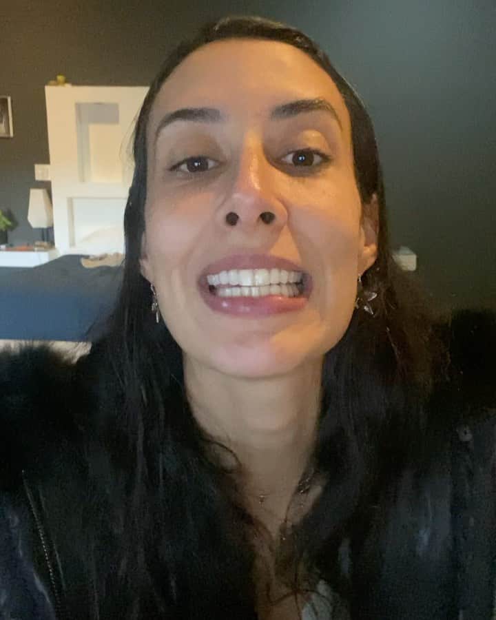 シェイラ・カストロのインスタグラム：「Gente, vou começar a movimentar meu Instagram com novidades super legais!!! #quarentena #novidade #sheillacastro」