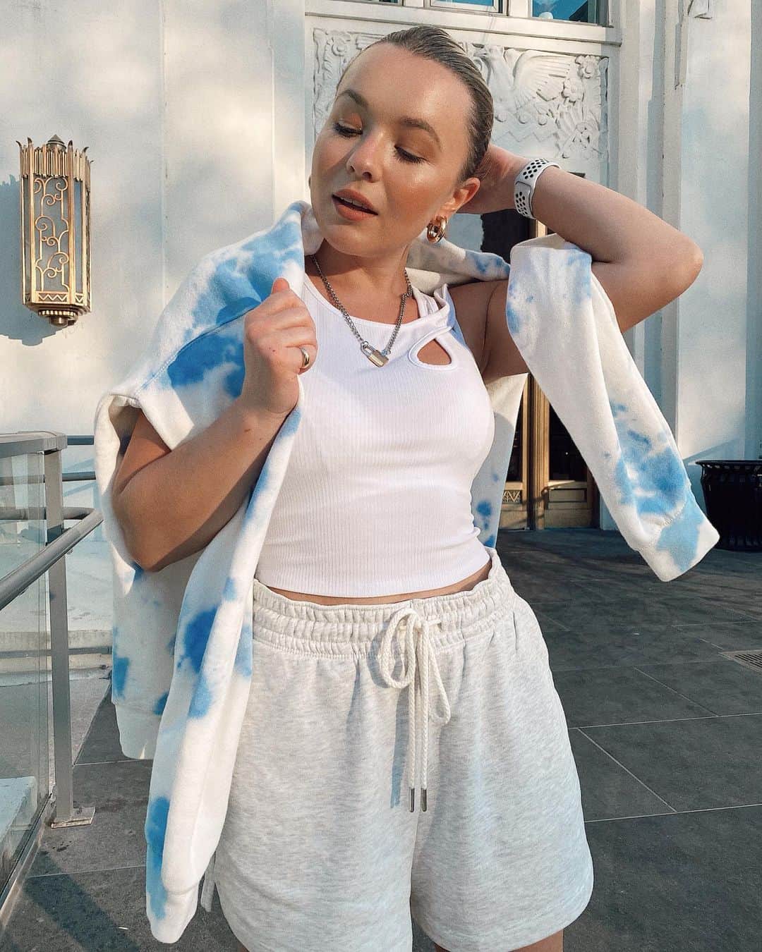 トーリ・ウェブスターのインスタグラム：「Aquarius / Let the Sunshine In 💙🌞 I’ve been turning to music today, and these lyrics are touching my soul right now... they read: ⁣ ⁣ When the moon is in the Seventh House⁣ And Jupiter aligns with Mars⁣ Then peace will guide the planets⁣ And love will steer the stars⁣ This is the dawning of the age of Aquarius⁣ Age of Aquarius⁣ ⁣ Let the sunshine, let the sunshine in, the sunshine in...🌼🌼🌼 song by: The 5th Dimension in year 1967 💔」