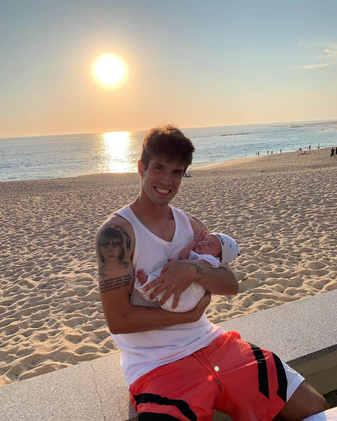 グスタヴォ・ルーカス・ドミンゲス・ピアソンのインスタグラム：「Roman’s first beach day 🌊❤️」