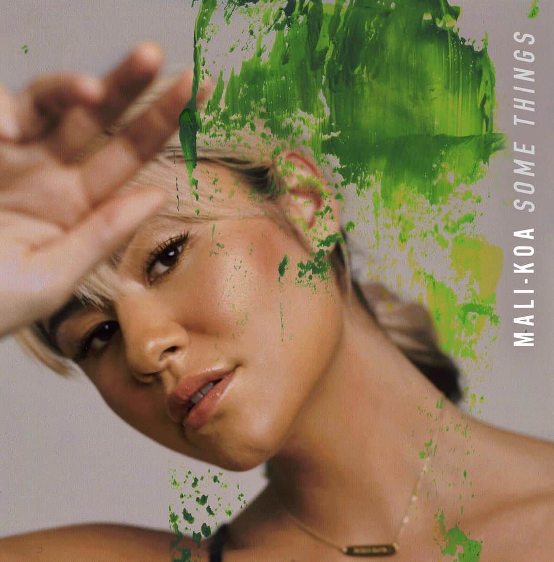 Mali-Koa Hoodのインスタグラム：「“Some Things” is out everywhere! It’s a song about love and change. I realised when writing it just how unpredictable and bittersweet those two things are in my life.  To celebrate the release post a picture/video of someone or something that’s remained constant through your life - sharing a little bit about your story, tagging me and using the hashtag #SomeThingsStayTheSame  Whether that’s a family member, a pet, even a sport or hobby - I’ll be choosing the best posts to send a personalised message to with a special preview of the video before anyone else! Can’t wait to see your entries!  I hope you love this song like I do!  Written with friends @olliegreenmusic @yadiyadiyadi X」
