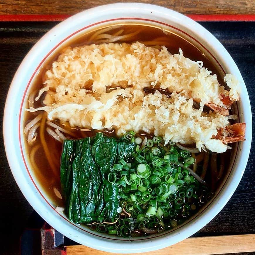 池内万作さんのインスタグラム写真 - (池内万作Instagram)「お昼に天ぷらそば。 久しぶりに外食。 たまらん♪ #イケウチ家のグルメ旅」5月29日 16時27分 - mandeshita