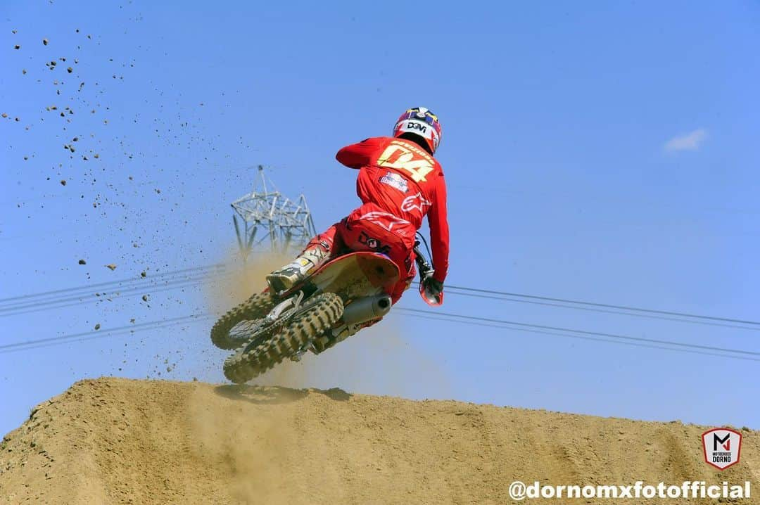 アンドレア・ドヴィツィオーゾさんのインスタグラム写真 - (アンドレア・ドヴィツィオーゾInstagram)「✊ @motocross_dorno  #AD04 #Dovi04 #Undaunted #ForzaDucati #Rebull #Alpinestars #SuomyHelmets #Mondottica #OldWildWest #Biotekna #LentidavistaGalileo 📷 @dornomxfotofficial」5月29日 17時06分 - andreadovizioso