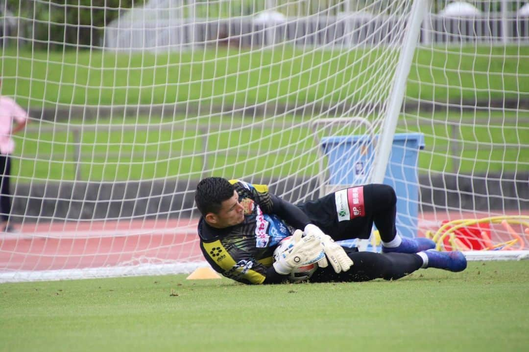 FC琉球さんのインスタグラム写真 - (FC琉球Instagram)「5/29トレーニング 本日はGK陣独占掲載です⚽️🙌 #ダニーカルバハル #積田景介 #田口潤人 #猪瀬康介  #FC琉球　#fcryukyu #FC琉球2020 #沖縄　#OKINAWA #サッカー #soccer #ジンベーニョ #沖縄サッカー #サッカー選手」5月29日 17時09分 - fcryukyu