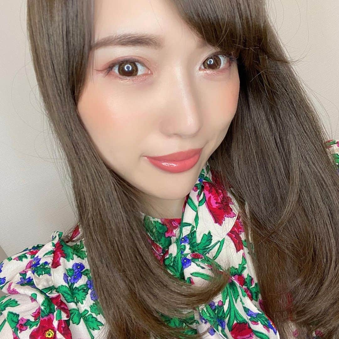 岡英里さんのインスタグラム写真 - (岡英里Instagram)「先月末から歯科矯正始めました🦷 . . うまくいくといいな。 . . #インビザライン #目立たない #歯科矯正 #透明 #マウスピース #歯並び #綺麗になりたい #コンプレックス #直したい #自己投資 #やっとできた #なかなか不便 #😂 #でも #頑張る #我慢 #アラサー #アラサー美容 #成功しますように #不安との戦い #わりと #痛い #🤣」5月29日 17時10分 - okaeri0424