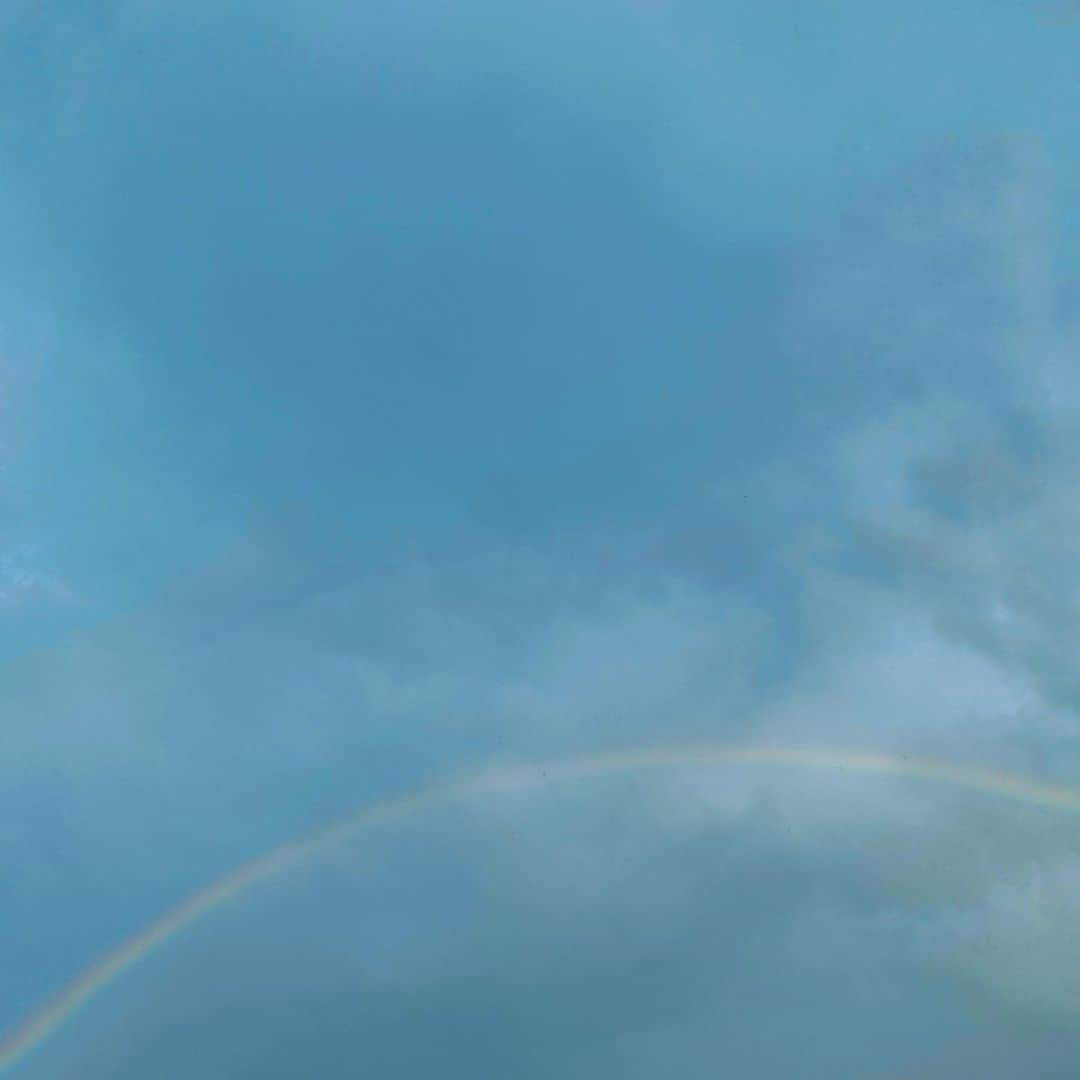 長谷川あやさんのインスタグラム写真 - (長谷川あやInstagram)「🌈🌈🌈#rainbow ・ ・ ・ とってもハッピーな 気持ちになれた昨日の虹😆✌️💓 ・ ご近所さんから 『虹がでてるよー‼️‼️』と一本の連絡が💛 ・ いい街に住んだな〜って改めて思いました😌💭」5月29日 17時18分 - ayasuke_0516