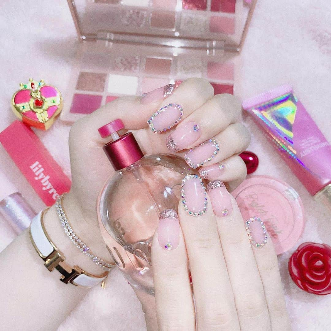 新希咲乃さんのインスタグラム写真 - (新希咲乃Instagram)「ネイル変えました💅🏻💞甘めでエッジの効いたデザインにしました！男ウケ最悪〜！笑 わたしはとてもお気に入りです〜♥ ネイルは毎回自分やってます！セルフネイルです！ . #自分ウケ #新希咲乃 #💅🏻 #ジェルネイル #selfnail #ピンクネイル  #네일  #핑크네일  #指甲彩繪  #指甲  #スクエアネイル  #セルフネイル」5月29日 17時30分 - niki_sakino