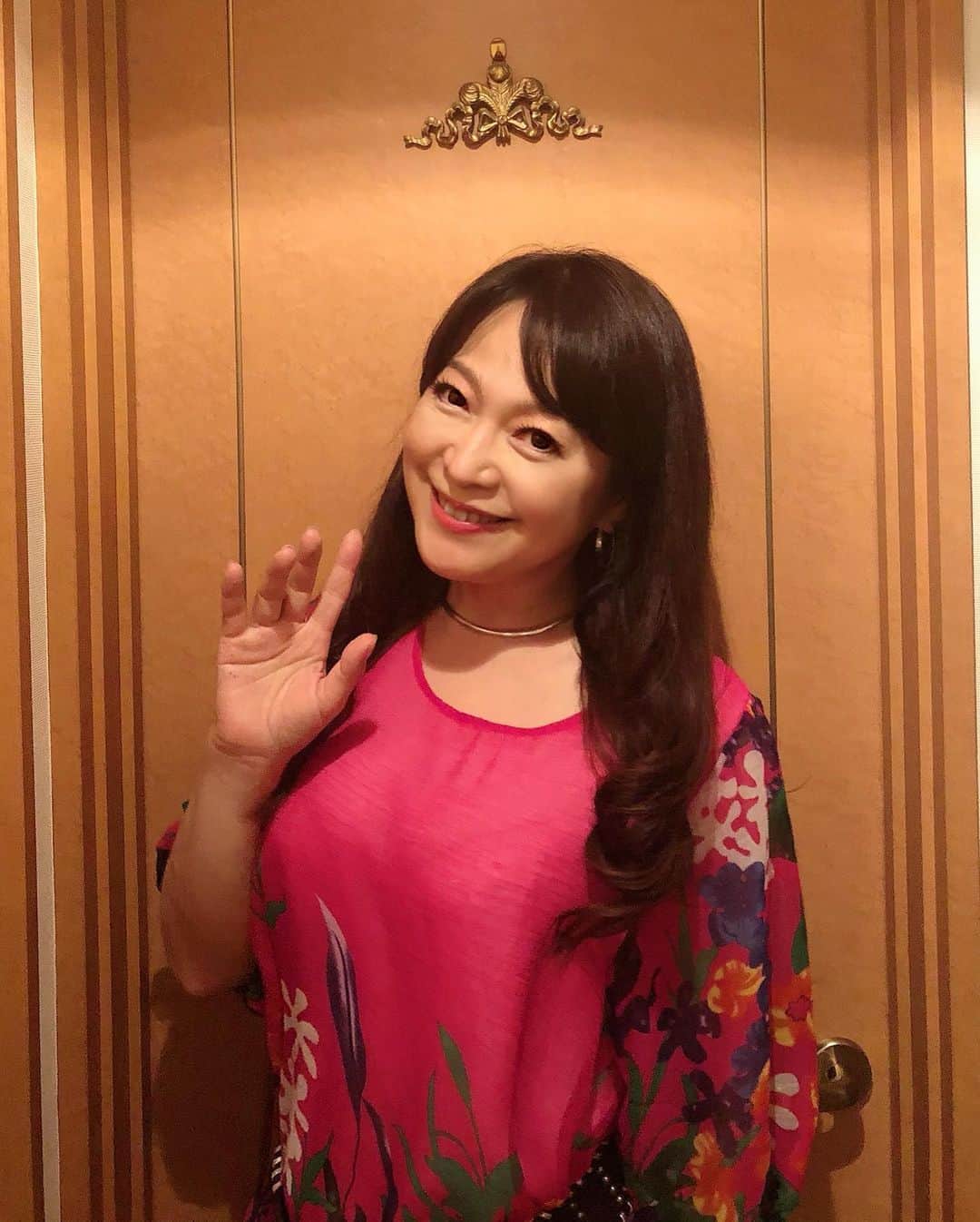 原めぐみさんのインスタグラム写真 - (原めぐみInstagram)「（原めぐみofficial） 3pics  photos ーーー▶︎▶︎ おはようございます🌞 今日は良いお天気ですね〜〜🎵気分も晴れやか🎵さて、昨日の夕方は雨と雷の中、自宅からリモート放送をしていました‼️ご視聴、メッセージ、ありがとうございました😊感謝💝　今日は暑くなりそうですね、体調管理に気を付けて良い1日をお過ごし下さいね❣️ https://ameblo.jp/meguming5/entry-12600262613.html  #原めぐみ  #原めぐみのenjoyトーク  #吉野朋美 さん @y.t.everyday  #リモートワーク  #酒井雅敏  さん #レインボータウンfm  #フルート  #篠笛  #和泉陽子  さん #watchセラピー  #カラーセラピー  @meguming.h」5月29日 8時45分 - meguming.h