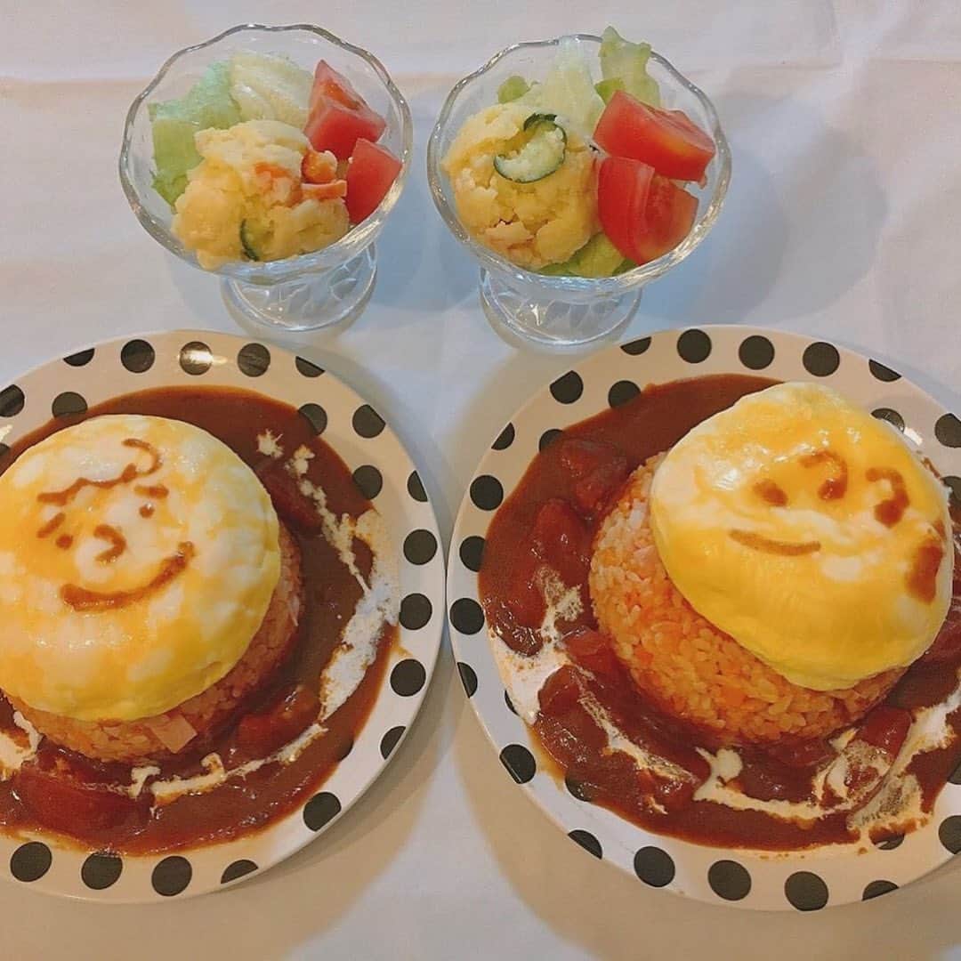 ローリエプレス編集部さんのインスタグラム写真 - (ローリエプレス編集部Instagram)「🐥﻿ ﻿ #まんまるオムライス がかわいい♡ってうわさ！﻿ 人気のオムライスをうちカフェ用にかわいいフォルムでつくってみよう！﻿ ﻿ ソースでお絵かきをすればキャラごはんに。推しグッズと一緒にとっても映えちゃうよ♡﻿ ﻿ ﻿ ❤︎Thank you❤︎﻿ @_mako.fkng_  @__shikkoku  @naachi.0106  @kharnue_1  @hani____41 ﻿ ﻿ #laurierpress_おうちかふぇ﻿ ﻿ ﻿ ﻿ ﻿ ﻿ ローリエプレスでは、すてきな投稿をリポストします🌸﻿ あなたの投稿に @laurier_press をタグづけしてね💕リポストさせてもらうかも🙊💭 ﻿ ﻿ ﻿ ﻿ #laurierpress #ローリエプレス」5月29日 8時55分 - laurier_press
