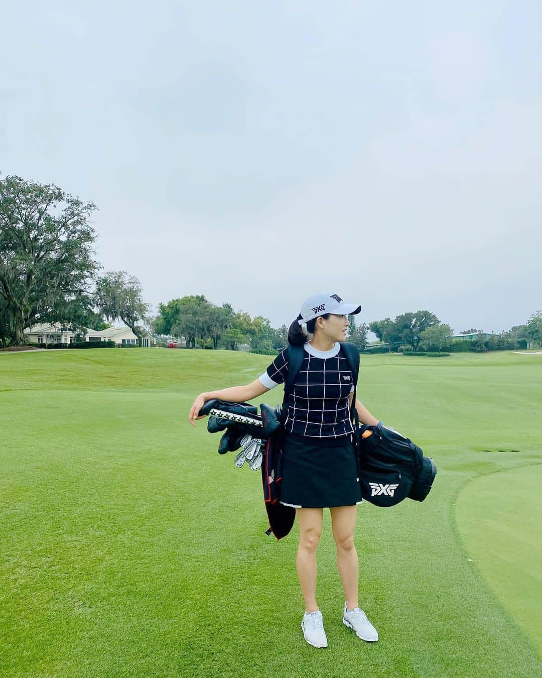 ジェニファー・ソングさんのインスタグラム写真 - (ジェニファー・ソングInstagram)「🖤🤍 #pxg #pxgapparel #golf #골프스타그램」5月29日 8時55分 - jennifermsong