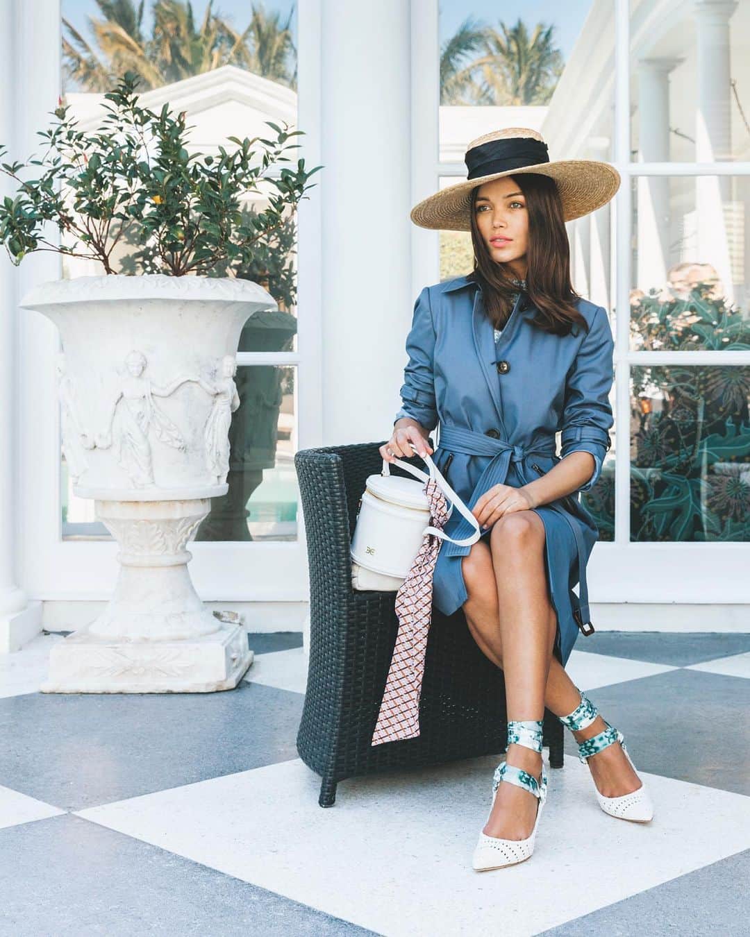 サムエデルマンさんのインスタグラム写真 - (サムエデルマンInstagram)「This trench styled best with the #Hazlet heel 🤍 Tap to shop #HowToStyle #SamEdelman」5月29日 9時12分 - sam_edelman