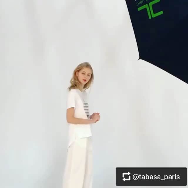 のインスタグラム：「TABASAのカタログ撮影風景を撮影していただきました。ぼくはいませんが、シャッターのタイミングがバレますね。 #model #feya @imagemodelstokyo #hair @hmaraitakeo #makeup @kohi_ando #photography #torukitahara」