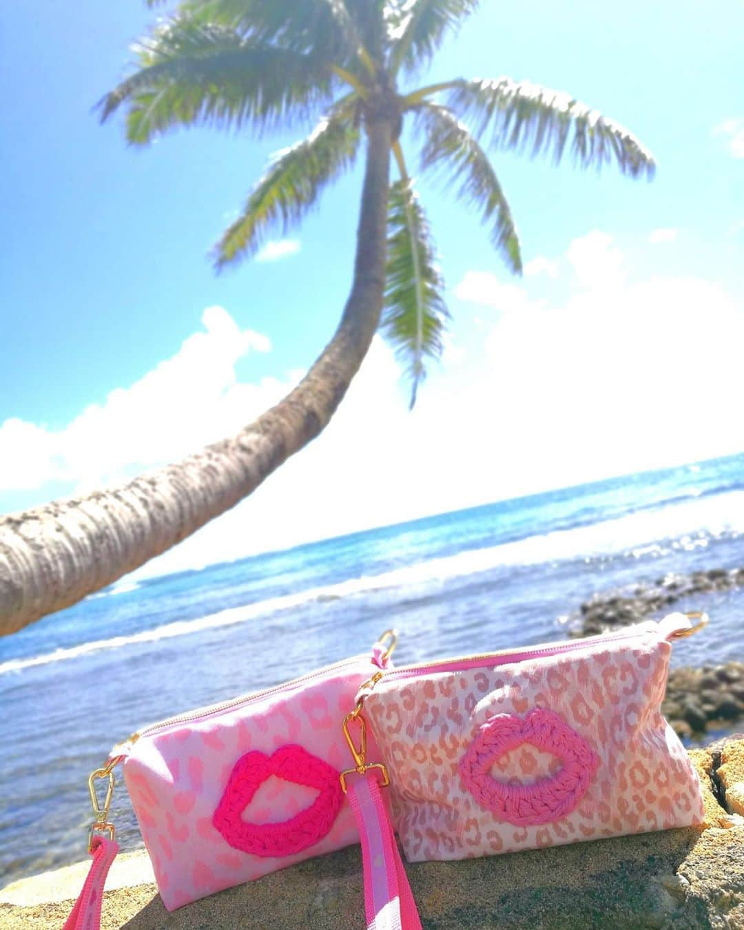 Moco Lima Hawaiiさんのインスタグラム写真 - (Moco Lima HawaiiInstagram)「Lovely Day♡  New* Lips Wristlet Purse, Made by Moco  #nature#naturelovers#naturephotography#simple#lovelyday#mylife#simplelife#mystyle#palmtrees#respectnature#ocean#love#hawaii#luckywelivehawaii#alohatime#aloha#mocolima#designer#founder#smile#morning#happy#lips#kiss#ハワイ#モコリマハワイ#海好き#海好きと繋がりたい#リップ#海外起業」5月29日 9時19分 - mocolimahawaii