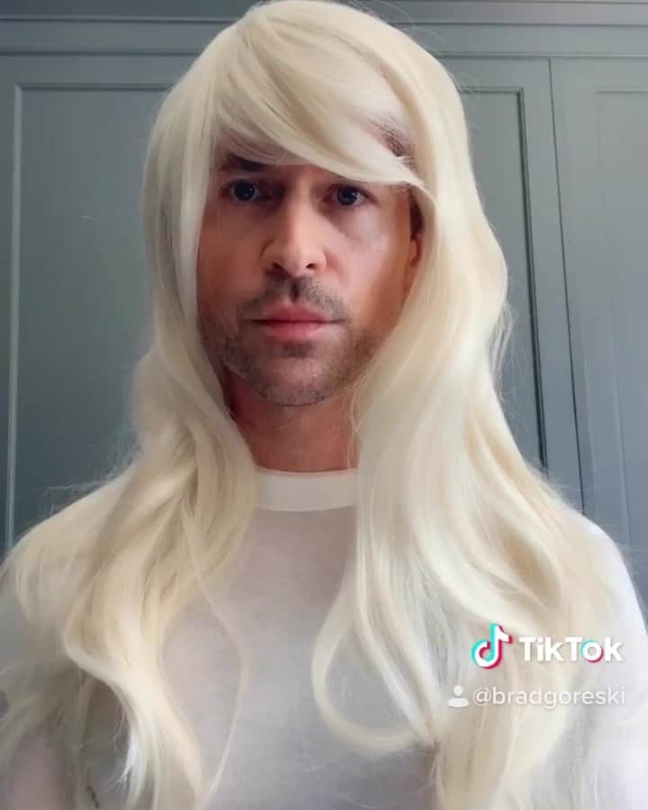 ブラッド・ゴレスキーのインスタグラム：「I feel the same way when anyone talks about @garyjanetti 💎 Thank you for the new wig @lisarinna 💁🏻‍♀️ @kylerichards18 @kimrichards11 @eileendavidsonofficial @bravotv #amsterdam #rhobh」
