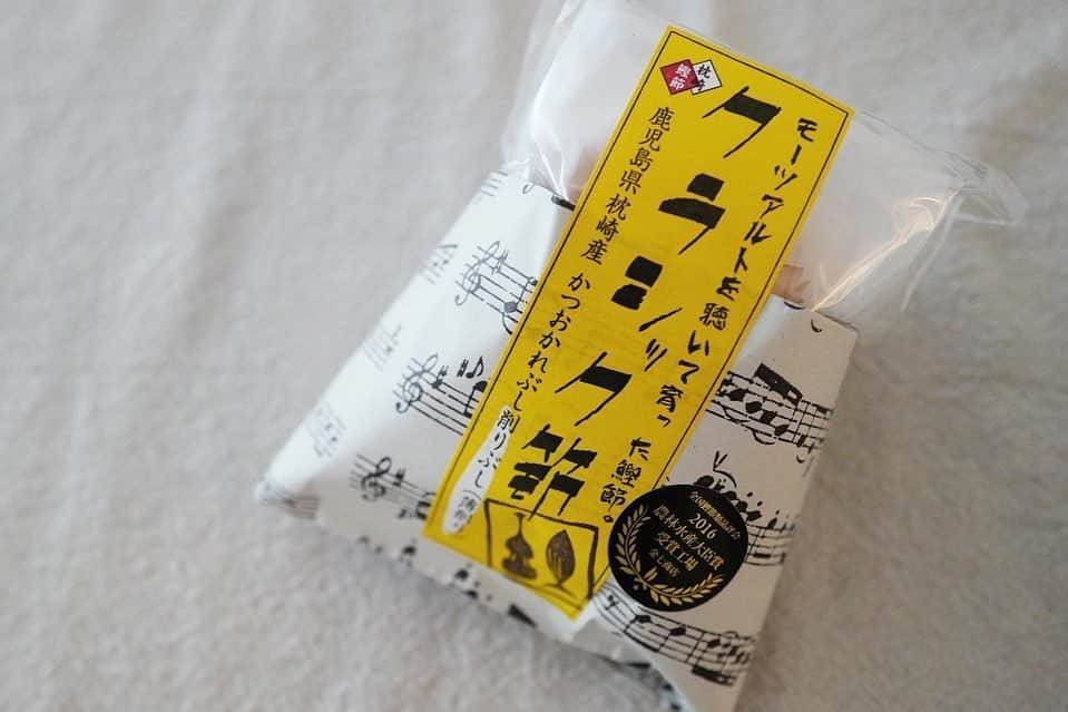 行方 久子 Hisako Namekataさんのインスタグラム写真 - (行方 久子 Hisako NamekataInstagram)「. 美味しい鰹節を存分に味わいたくて、白味噌のお雑煮に。  礼文島の @bunpeiyama 昆布と @kaneshichi_jp クラシック節でお出汁とり、さらに追いクラシック節🐟  贅沢な1日のはじまりー」5月29日 9時40分 - hisakonamekata