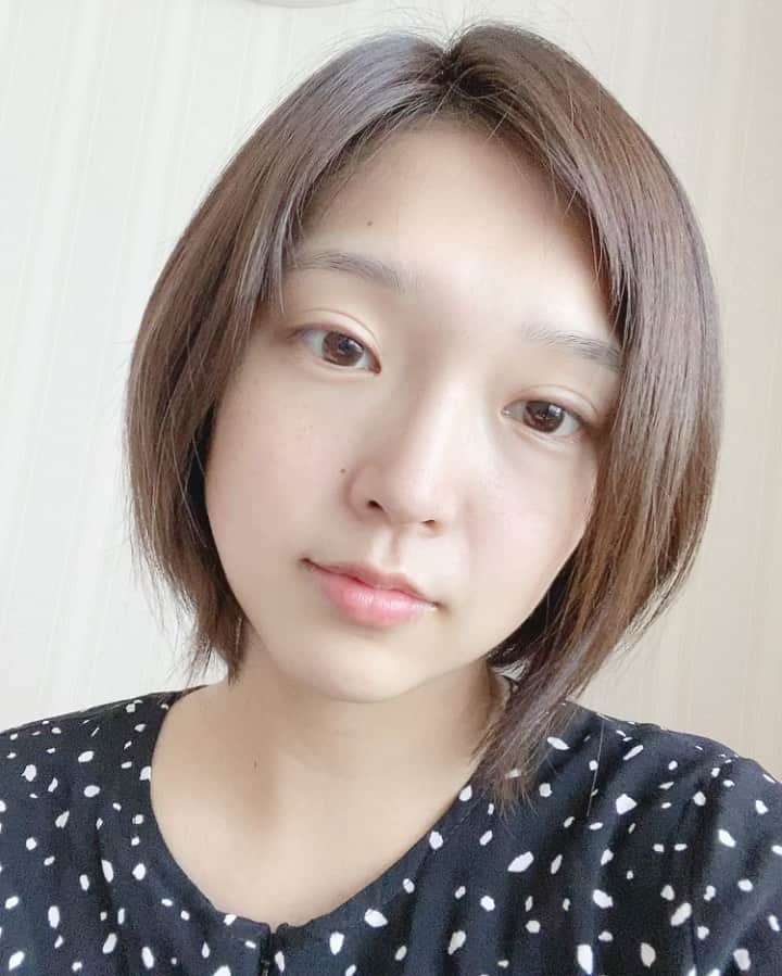 伊藤澄花のインスタグラム：「5日間面会謝絶🤦🏻‍♀️ 誰にも会えずで入院中だったのでもちろんパジャマ 髪ぼっさぼさなのにちゃんと着替えるだけで ちゃんと見えてしまう洋服の凄さに感謝🌈 もうすぐ退院〜わくわくっ  一個前の産まれたよ投稿に たくさんコメントありがとうございます💐 自分に2人も子供がいるなんて まだ実感湧かないけど やる時はやるんで頑張りますママ🤗  長男くんの時もお世話になった産院👶🏻 今回も本当にありがとうございました！！ . .  #産後 #退院 #ママ #久々の自撮りの顔じゃない  #クッキーと卵かけご飯食べたい @chocoa_zozo」