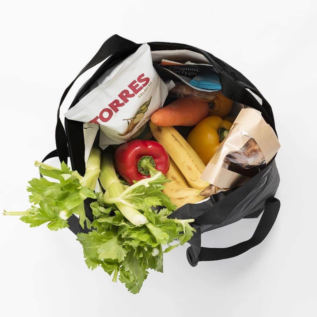 MARLMARL（マールマール）さんのインスタグラム写真 - (MARLMARL（マールマール）Instagram)「【もれなくプレゼント】エコリュックお買い上げでフードコンテナが付いてくる‌ ‌ 2020年7月からいよいよ始まる、スーパーマーケットなど小売店の「プラスチック製レジ袋有料化」。‌ ‌ デイリー使いに便利なマイバッグをお探しの方も多いのでは？‌ ‌ MATO by MARLMARLの‌2wayエコリュック“bucket backpack” をお買い上げのお客様に‌ 本日よりもれなく、‌ オリジナルの「フタにメモできるフードコンテナ」をプレゼントするキャンペーンを実施します！‌ @mato_by_marlmarl ‌ ‌ ▼キャンペーン対象商品‌ ‌ MATO by MARLMARL 2wayエコリュック‌ bucket backpack‌ ‌ カラー　white / black‌ 各¥ 3,500 + tax‌ ‌ ‌ ※MARLMARLオンラインショップ または MARLMARL直営店でお買い上げいただいたお客様が対象です。‌ ‌ ※フードコンテナがなくなり次第、配布終了となります。‌ ‌ _____‌ ‌ ‌ 毎日の買い物に便利なポケッタブル仕様なのに大容量の2WAYリュックは、両手があくので買い物帰りでも子どもを抱っこしたり、手をつなげます。‌ ‌ どんな方にも日常の様々なシーンに寄り添える‌ 優秀お買い物マイバッグです。‌ ‌ この機会にぜひご検討下さいませ。」5月29日 9時49分 - marlmarl_tokyo