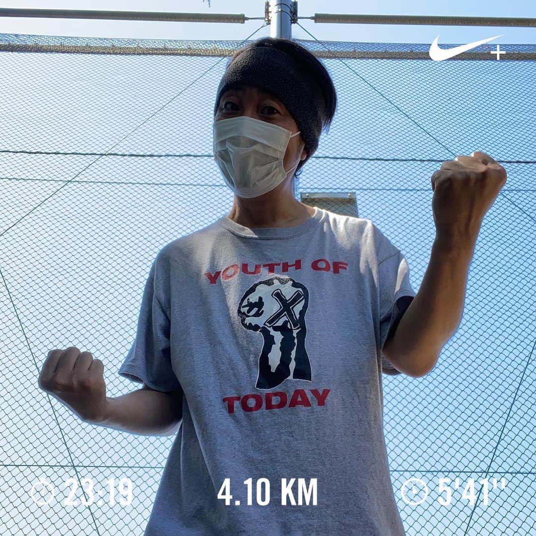 のインスタグラム：「このTシャツ着てる奴が、槇原敬之聴きながら走ってるとは誰も思わない。と言う世間に向けたプレイ。ふふふ。  #ゆってぃ #ワカチコ #人力ランでしょう #youthoftoday #槇原敬之 からの #ヌンチャク #メタルショック #茶髪白書 #が好き」