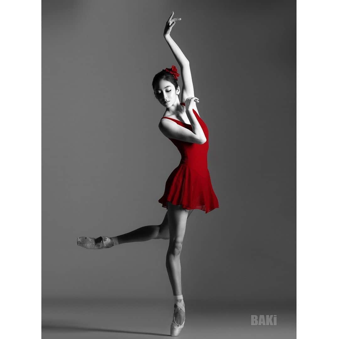 ワン・ジウォンのインスタグラム：「🌹 Photo by BAKI @1984baki  Make up @void_make_up_soeun  #왕지원#왕지로그#발레#발레리나#배우#유튜브#레페토#ballet#ballerina#youtube#wangzylog#void#baki#photo#repetto」