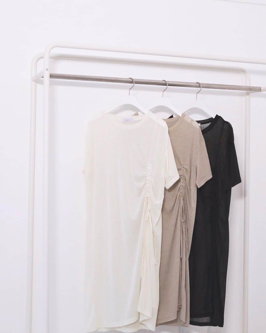 アヴァンリリィのインスタグラム：「RECOMMEND ITEM ㅤㅤㅤㅤㅤㅤㅤㅤㅤㅤㅤㅤㅤ 店舗・SHEL'TTER WEBSTOREにて発売中🚚 ㅤㅤㅤㅤㅤㅤㅤㅤㅤㅤㅤㅤㅤ ：TOPS ドロストロングトップス Price.¥5,490+tax No.180DS580-2270 ㅤㅤㅤㅤㅤㅤㅤㅤㅤㅤㅤㅤㅤ ㅤㅤㅤㅤㅤㅤㅤㅤㅤㅤㅤㅤㅤ 画像をタップで商品詳細をご覧いただけます🔍 _______________________________________________________ #AVANLILY #アヴァンリリィ」