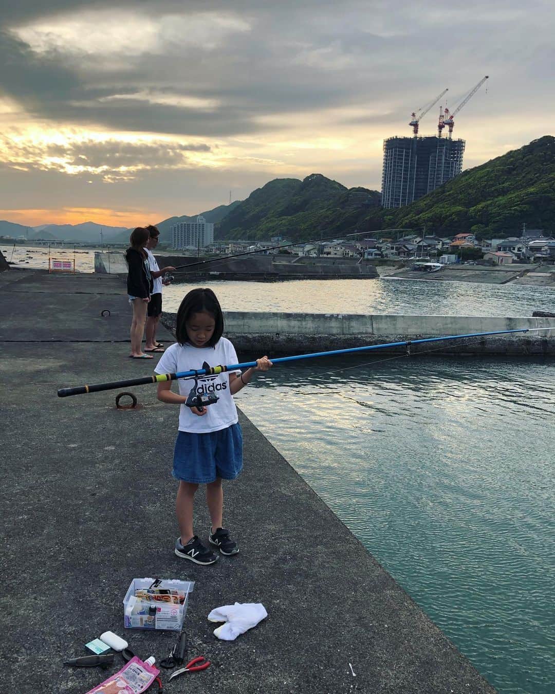 小堺大輔さんのインスタグラム写真 - (小堺大輔Instagram)「SUPER FUN! THE BEST TIME!! PEACE  #毎日友達がBEACHHOUSEに来てくれてます #楽しいね #釣った魚が美味かった #栽培してた春菊が美味かった」5月29日 10時36分 - daisuke_kosakai