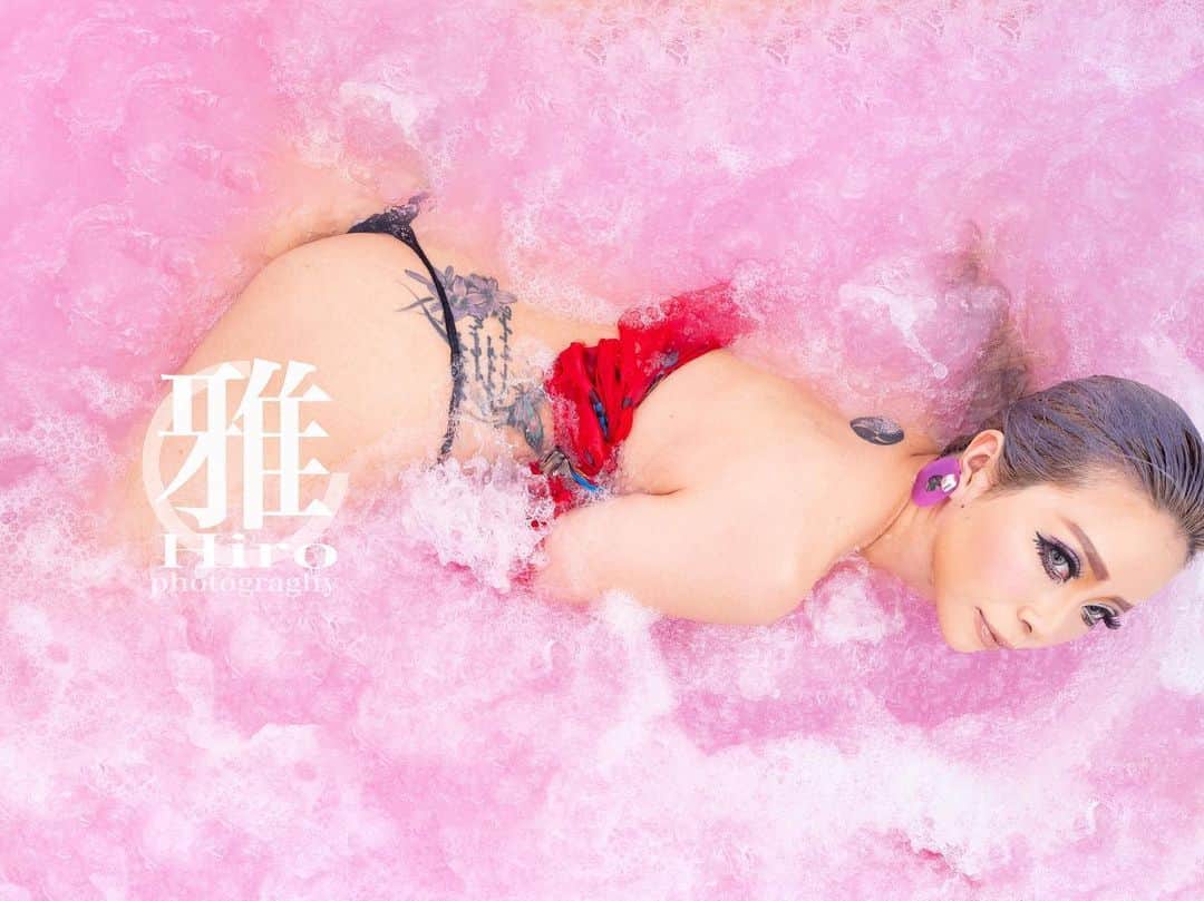 のインスタグラム：「﻿ ﻿ －bubblegum's sea－﻿ ﻿ ﻿ Photo by：@masa_photo207 ﻿ model：@omatsudayo ﻿ ﻿ ﻿ #札幌モデル #被写体 ﻿ #ポートレート #水撮影 ﻿ #写真で伝えたい私の世界 ﻿ #ピンクの海 #理想郷 ﻿ #portraitphotography ﻿ #water #watersurface ﻿ #waterphotography ﻿ #waterworld #hueate_life ﻿ #excellent_portraits ﻿ #amazing_shotz ﻿ #IGersJP #IG_PHOS ﻿ #ig_portrait #pt_life_ ﻿ #ig_humanplus ﻿ #Rox_Captures ﻿ #ig_bless_women ﻿ #splus_cameraclub ﻿ #screen_archive ﻿ #vague_memories ﻿ #great_myshotz ﻿ #impression_shots ﻿ #imageoftheday」