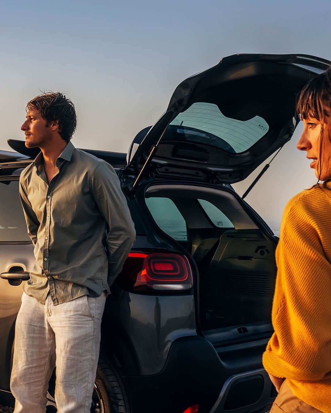 のインスタグラム：「New Citroën C3 Aircross SUV Rip Curlがフランスで発表されました。 アドベンチャーを愛するすべての人へ。  #CitroenC3Aicross #SUV #RipCurl #Comfort #Adventure #Ride #Dream #Surf #Adventures #Trip #Roadtrip #Sea ※日本導入時期は未定です。」