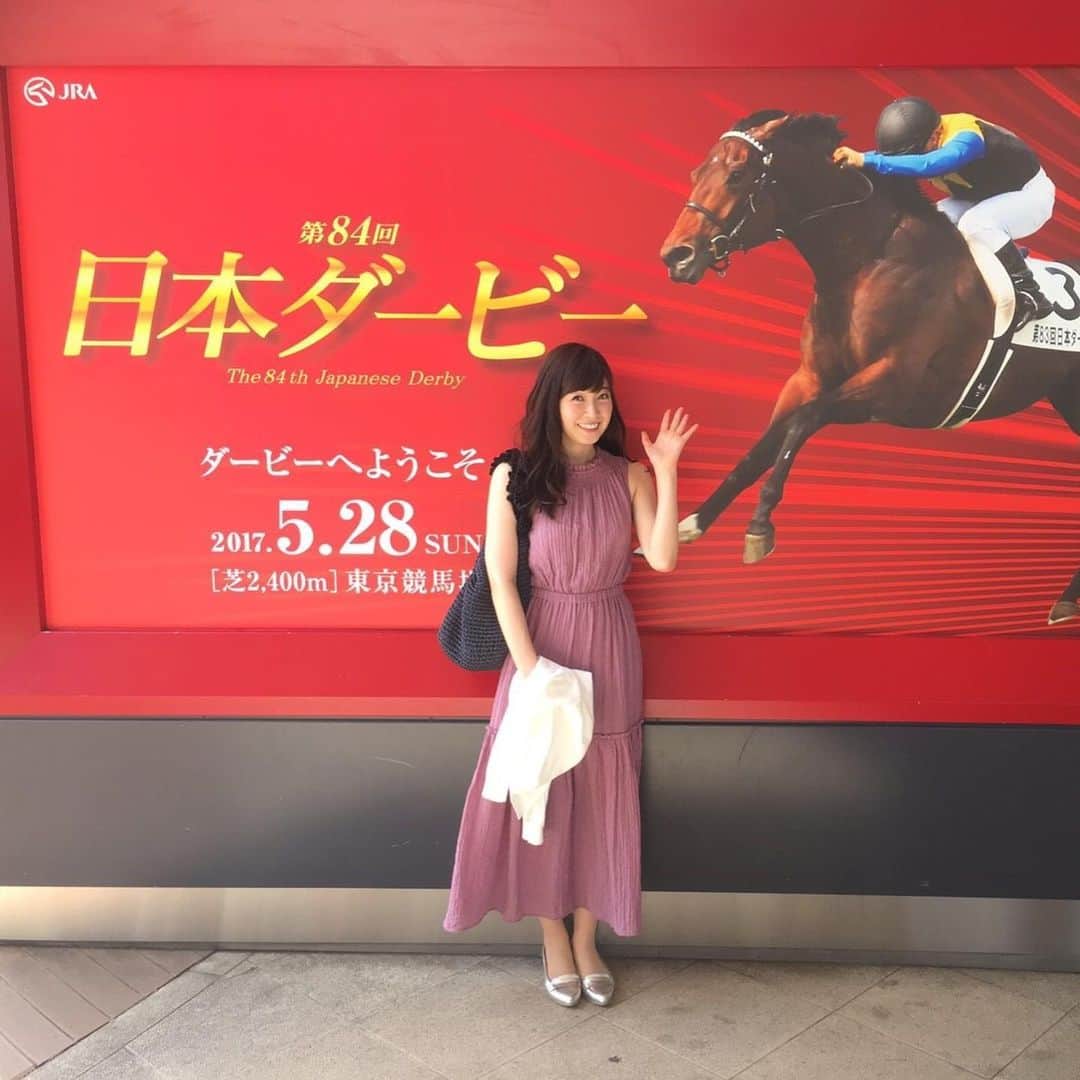 山口実香のインスタグラム：「2017年東京競馬場に． #日本ダービー 観戦に行った時の写真を見て． 気分を高めています🏇✨ ． ワクワク．． ． ソワソワ．． ． そんな今日はサンスポさん主催「日本ダービーオンライン予想会」です😊喋るぞ〜🎶」