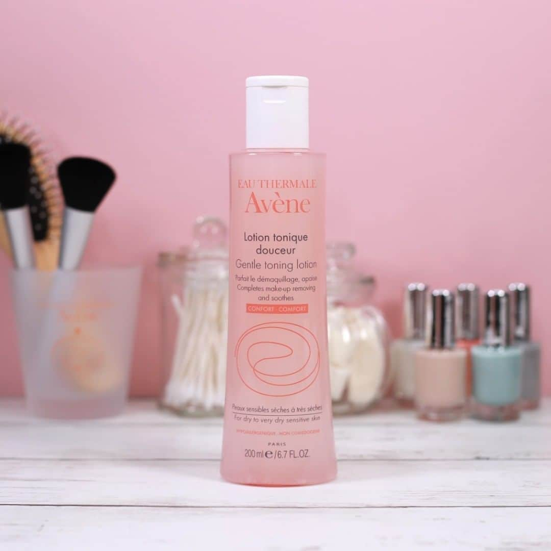 Eau Thermale Avène Japan アベンヌさんのインスタグラム写真 - (Eau Thermale Avène Japan アベンヌInstagram)「アベンヌ温泉水をたっぷり配合した「アベンヌ スキンバランスローション SS n 」は、あれがちな肌を整えすべすべに導く❝温泉水化粧水❞です✨ 肌の内側はうるおい、肌表面はすべすべに💫 #アベンヌ #スキンバランスローションSSn #温泉水化粧水 #敏感肌用 #200mL #ナチュラル #おしゃれ #お気に入り」5月29日 17時40分 - eauthermaleavenejapan