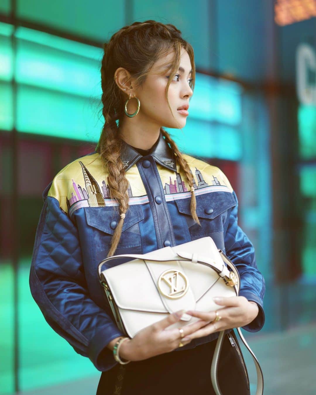 リリーマイマックのインスタグラム：「Elegance in a bag @louisvuitton #LVPONT9 #LVAustralia」