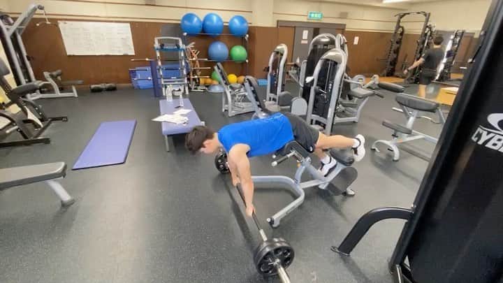 のインスタグラム：「step by step 1日を大切に 頑張ろう❗️ まだまだ油断できない中ですが、感染予防を一緒にしていきましょう！ #下半身トレーニング  #もう筋肉痛です  #左右のバランスを整える #asics」