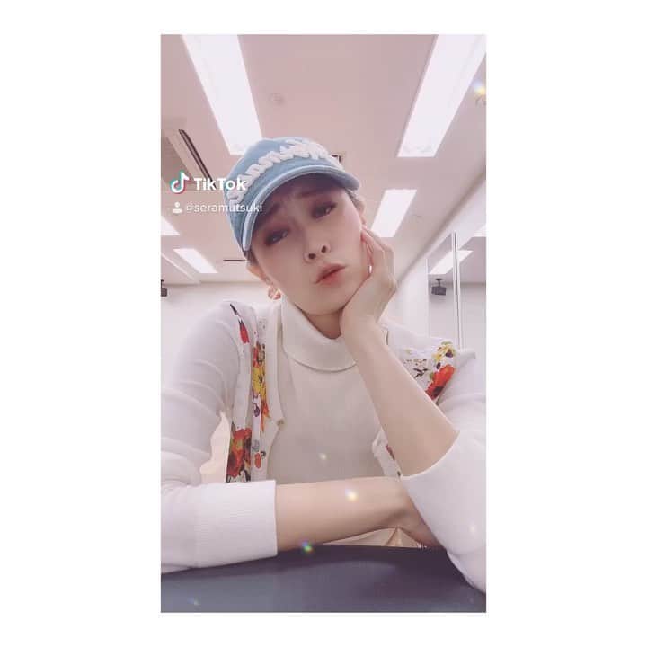 夢月せらのインスタグラム：「実はこういうのが1番好きだったりする。笑  #やすとも #漫才 #tiktok #静止画の顔酷い 笑」