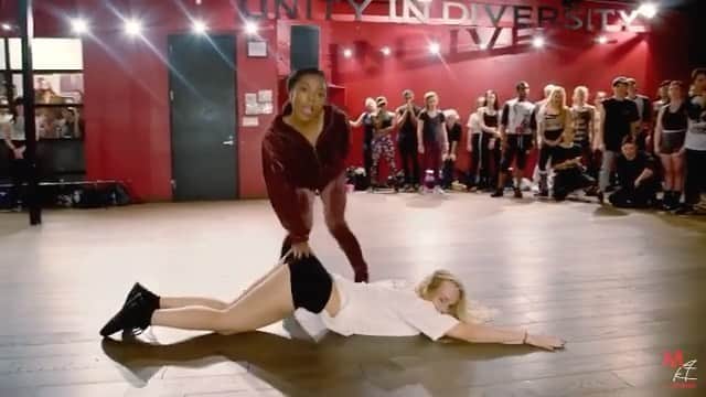 Nika Kljunのインスタグラム：「I rarely loose my balance while dancing but in @brianfriedman class EVERYTHING is possible!!! 😅🤷🏼‍♀️ GO FULL OUT OR GO HOME BASICALLY!!! 🤣🤣 I think everyone will agree with me on this. #facts #youbetterwork . Happy birthday to this amazing human being that has such a big impact on my life. ❤️ You are one of the MAIN REASONS why I started thinking BIG & eventually move to America. You saw something in me and I will forever be grateful for all the opportunities you gave me throughout my dance career in London and Los Angeles. . We all need good mentors in life and you are absolutely one of the most important ones! ✊🏼 I love you with all of my heart ❤️ . So glad I could see you today, even if it was only through Zoom. Seeing so many friends on there made my day. 🥂 Cheers to many more years of friendship, dance, love, brilliance and excellence!! KEEP ON SHINNING cus nobody shines the way you do! ✨✨✨ . #brianfriedmanchoreography 👭 @kaelynnharris & 🙋🏼‍♀️ 🎶 #callmemother @rupaulofficial 🎥 @ryanparma . #danceclasses #mentors #mentorshipmatters #dancecommunity #dreambigworkhard #youtubevideos #instagramvideos #nikakljun #brianfriedman #millenniumdancecomplex」