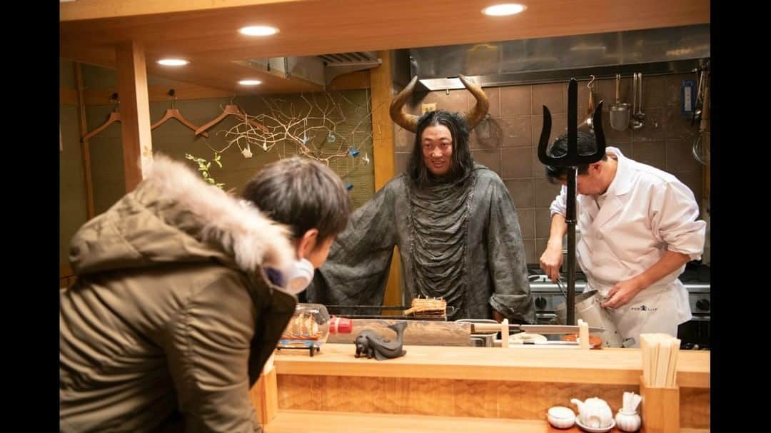 WOWOW「プラージュ」さんのインスタグラム写真 - (WOWOW「プラージュ」Instagram)「ドラマを観るまでは、ロバートの秋山さんがいったいどんな役で出演されるのか、皆さん想像がつかなかったのでは⁉️ 原作に出てくる表現を元に監督がイメージを広げ、そこから更に秋山さんがキャラクターを爆発させてくれました💥 . WOWOWメンバーズオンデマンドで公開中の『異世界居酒屋「のぶ」』スペシャルガイドツアーや、番組オフィシャルサイトのインタビュー・メイキング映像の数々も併せてお楽しみください‼️ . WOWOWオリジナルドラマ 『異世界居酒屋「のぶ」』 episode 3 5/29（金）深夜0時📺 . 詳細は、プロフィールのURLから『異世界居酒屋「のぶ」』をチェック📌 . #大谷亮平 #武田玲奈 #秋山竜次 #品川ヒロシ #品川祐 #蝉川夏哉 #異世界居酒屋のぶ #異世界居酒屋 #飯テロ #おうちご飯 #おうち時間 #WOWOW #StayHome #オリジナルドラマ #ドラマ @ryo.vbps @rena_takeda @shinashina0426」5月29日 13時00分 - wowowofficial