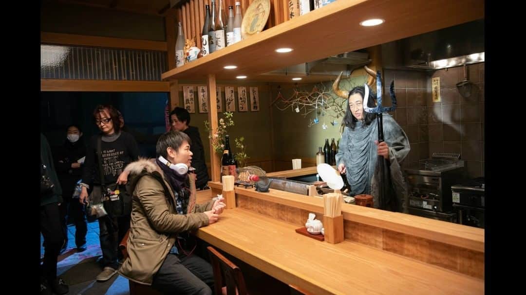 WOWOW「プラージュ」さんのインスタグラム写真 - (WOWOW「プラージュ」Instagram)「ドラマを観るまでは、ロバートの秋山さんがいったいどんな役で出演されるのか、皆さん想像がつかなかったのでは⁉️ 原作に出てくる表現を元に監督がイメージを広げ、そこから更に秋山さんがキャラクターを爆発させてくれました💥 . WOWOWメンバーズオンデマンドで公開中の『異世界居酒屋「のぶ」』スペシャルガイドツアーや、番組オフィシャルサイトのインタビュー・メイキング映像の数々も併せてお楽しみください‼️ . WOWOWオリジナルドラマ 『異世界居酒屋「のぶ」』 episode 3 5/29（金）深夜0時📺 . 詳細は、プロフィールのURLから『異世界居酒屋「のぶ」』をチェック📌 . #大谷亮平 #武田玲奈 #秋山竜次 #品川ヒロシ #品川祐 #蝉川夏哉 #異世界居酒屋のぶ #異世界居酒屋 #飯テロ #おうちご飯 #おうち時間 #WOWOW #StayHome #オリジナルドラマ #ドラマ @ryo.vbps @rena_takeda @shinashina0426」5月29日 13時00分 - wowowofficial