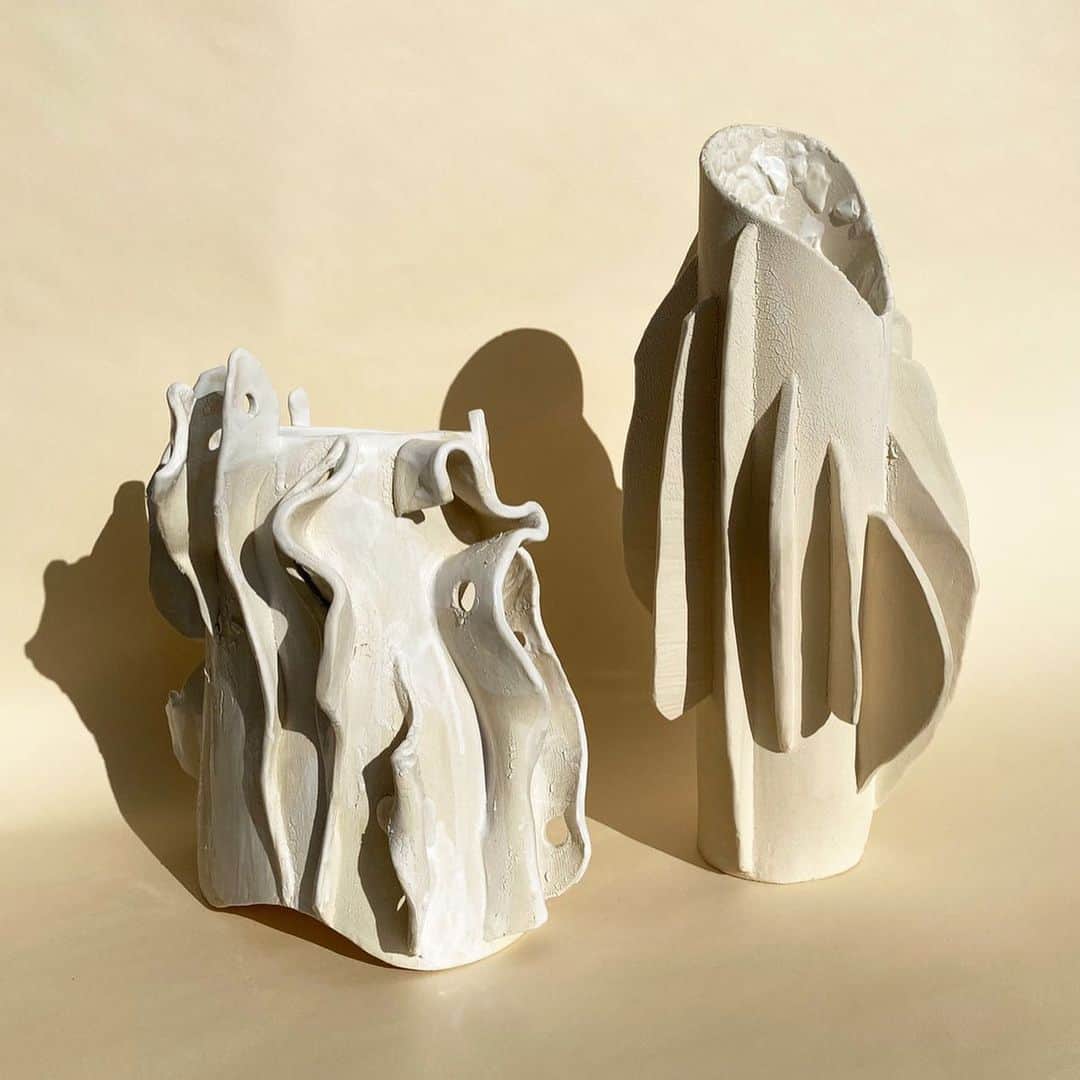 アポロジーさんのインスタグラム写真 - (アポロジーInstagram)「Cool gang  Very organic version of my vases hand builded with crackled and glossy glaze ... /// /// Cool gang  #vase #pottery #handmade #ceramic #art #sculpture #unic」5月29日 13時59分 - olivia_cognet