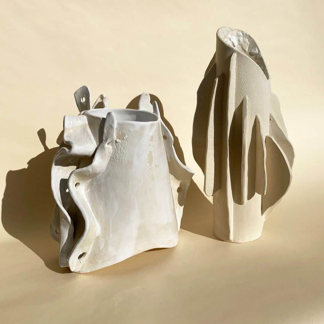 アポロジーさんのインスタグラム写真 - (アポロジーInstagram)「Cool gang  Very organic version of my vases hand builded with crackled and glossy glaze ... /// /// Cool gang  #vase #pottery #handmade #ceramic #art #sculpture #unic」5月29日 13時59分 - olivia_cognet