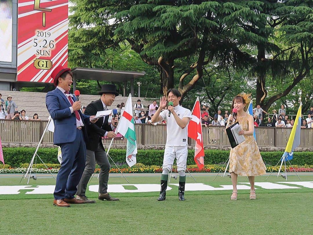 津田麻莉奈さんのインスタグラム写真 - (津田麻莉奈Instagram)「昨年のダービー当日の写真🏇✨ 12番人気ロジャーバローズとのコンビで見事ダービージョッキーとなった浜中俊騎手をお招きして、 TIMゴルゴさん、レッドさんとのトークショー✨ すごく盛り上がりました‼️🥰 今年はどんなダービーになるかしら。 ⁑ ⁑ #過去pic #思い出写真 #東京競馬場 #日本ダービー #競馬 #まりなる #津田麻莉奈」5月29日 14時01分 - tsudamarinal